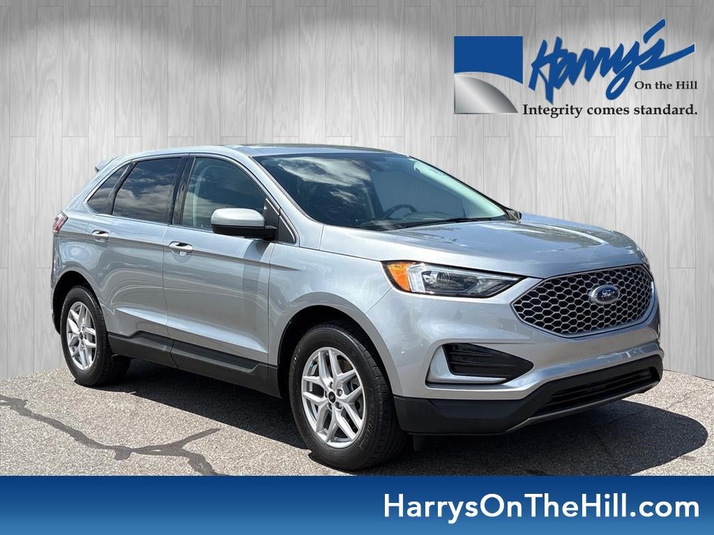 2024 Ford Edge SEL in Silver. — front three-quarter view